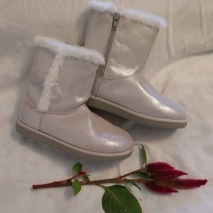 Adorable NWOT Stride Rite Girls' Silver Boots